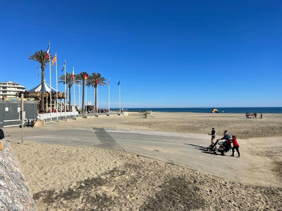 Le Carrousel - Apt Vue Mer - Plage A 10 M - Clim - Wifi Canet-en-Roussillon Exteriör bild