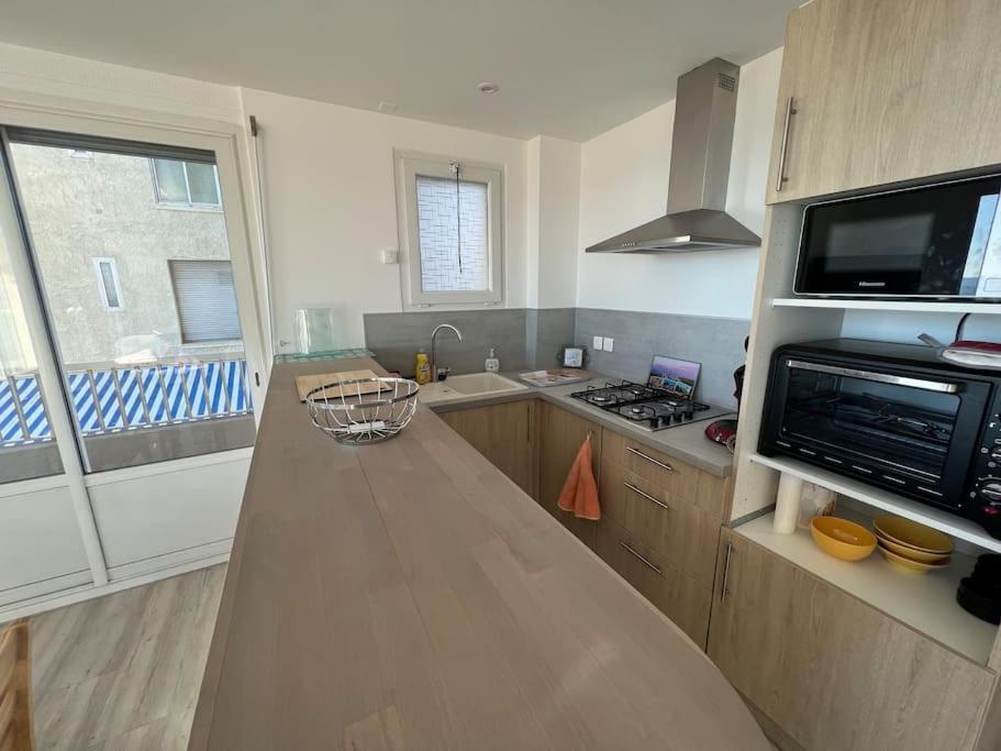 Le Carrousel - Apt Vue Mer - Plage A 10 M - Clim - Wifi Canet-en-Roussillon Exteriör bild